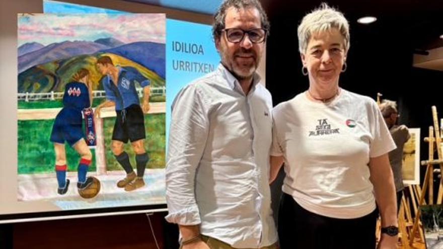Jon Larrea, presidente del Amorebieta junto a la ganadora Esther Diana Artabe