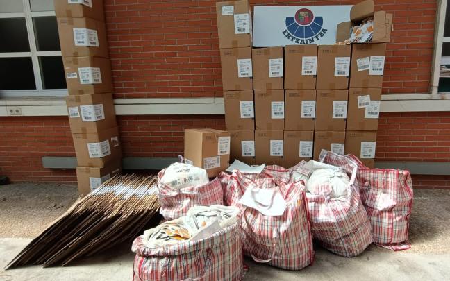 Medicamentos incautados en la operación, en una imagen cedida por la Ertzaintza