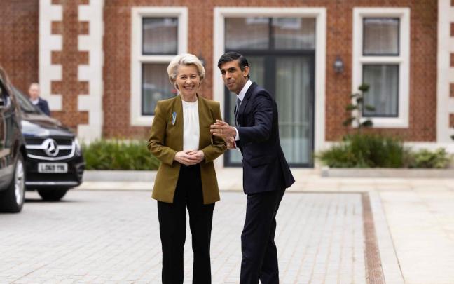 Rishi Sunak se reúne con Ursula von der Leyen. Rishi Sunak se reúne con Ursula von der Leyen.
