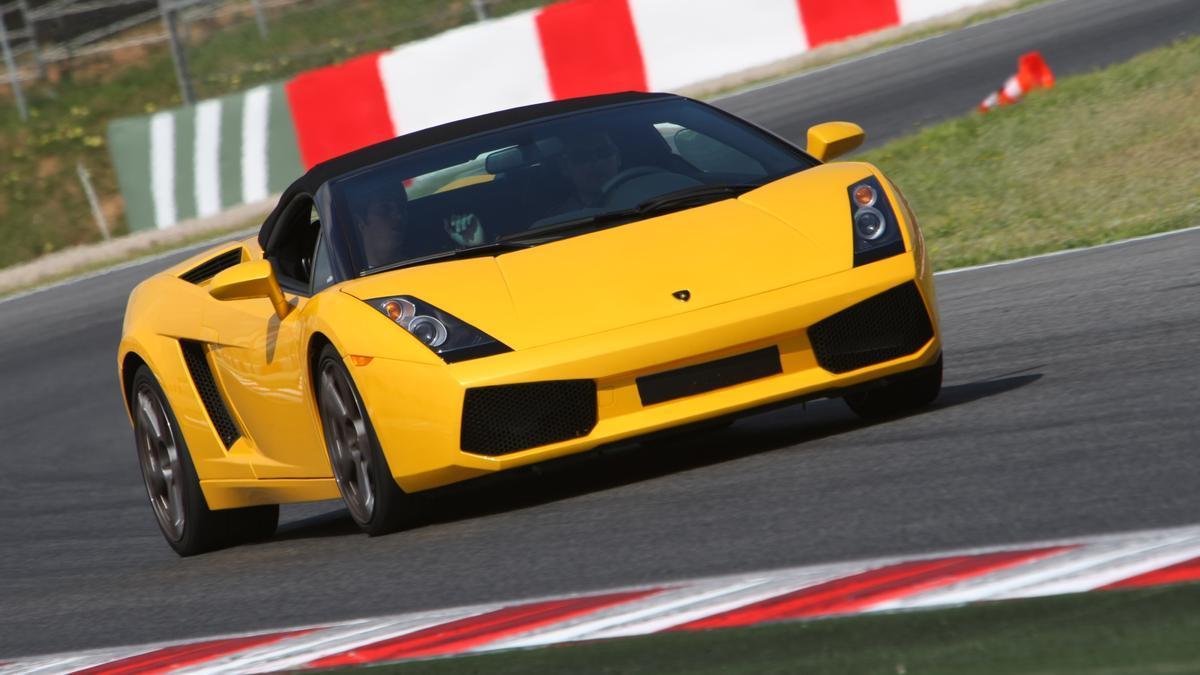 Es posible conducir un Lamborghini en el circuito de Los Arcos de Navarra.