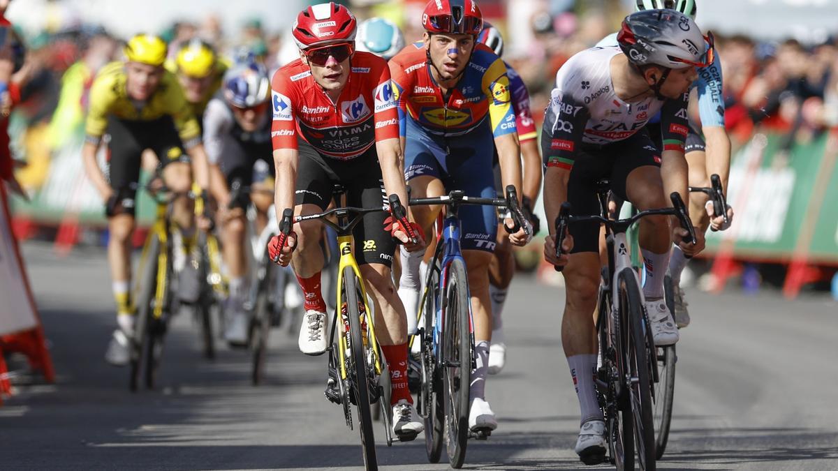 Llegada serena de los favoritos con Almeida, Vingegaard y Ciccone.