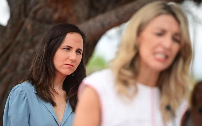 La líder de Sumar, Yolanda Díaz, junto a la secretaria general de Podemos, Ione Belarra, en un acto de campaña.