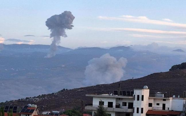El humo emerge de las zonas bombardeadas por Israel en Marjaayoun, al sur del Líbano.