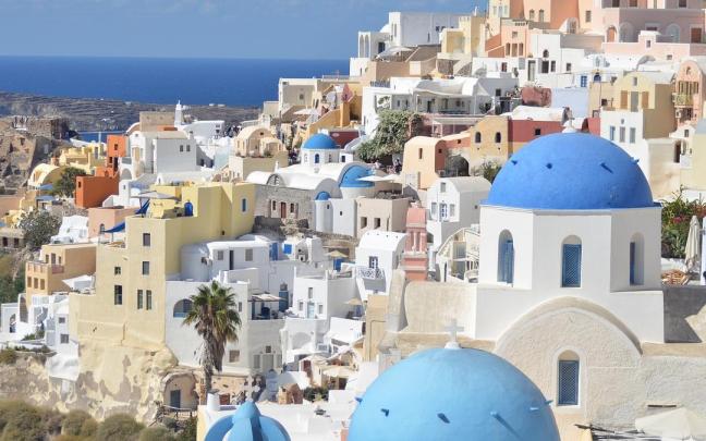 Calles de la isla griega de Santorini / Pixabay Calles de la isla griega de Santorini