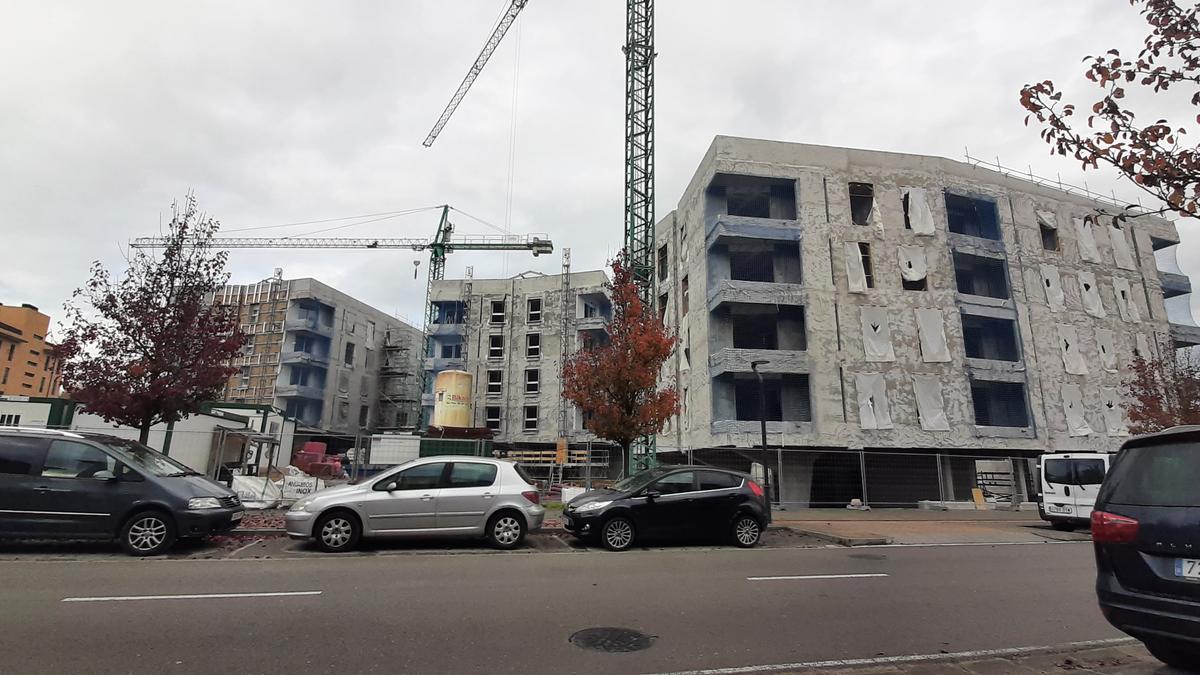 Los tres bloques de la promoción de vivienda social en alquiler de Federico Barrenengoa en Amurrio