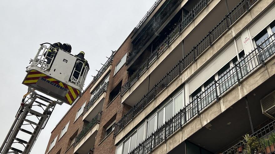 Incendio de vivienda ocurrido en la calle Almería, en el distrito de Salamanca.