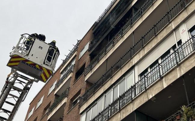 Incendio de vivienda ocurrido en la calle Almería, en el distrito de Salamanca.