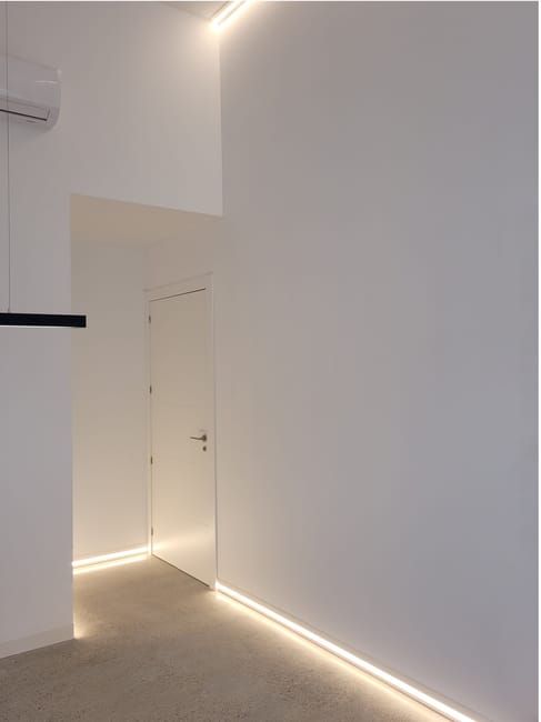 Rodapié LED aluminio blanco mate