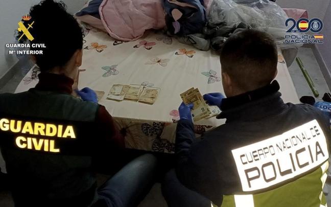 Diez detenidos y seis víctimas de trata para explotación sexual liberadas en Catalunya tras una denuncia en Bilbao. Diez detenidos y seis víctimas de trata para explotación sexual liberadas en Catalunya tras una denuncia en Bilbao.