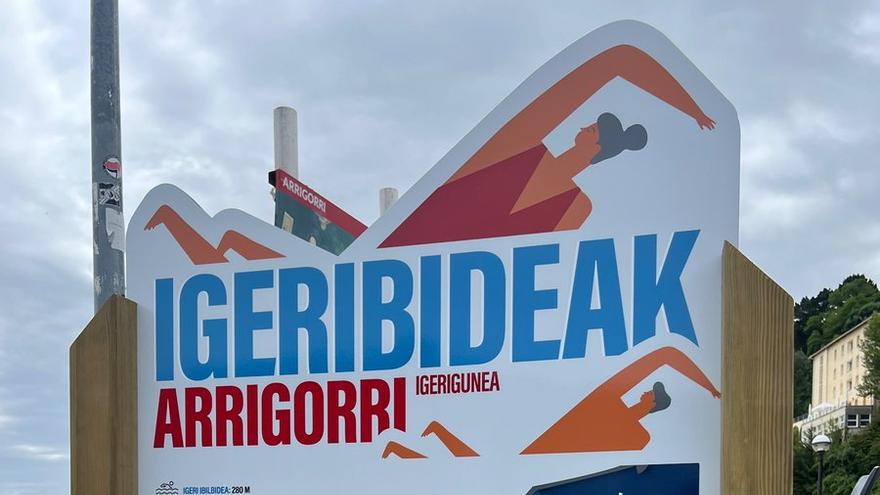 Actividades de natación en la playa de Arrigorri dentro del programa Igeribideak.