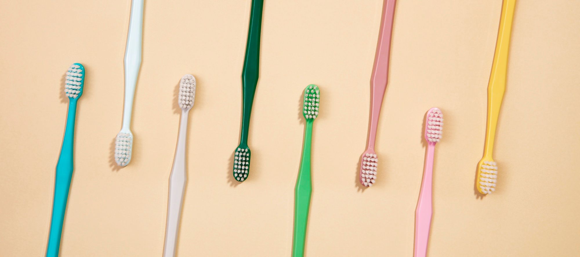 Cepillos de dientes de distintos colores.