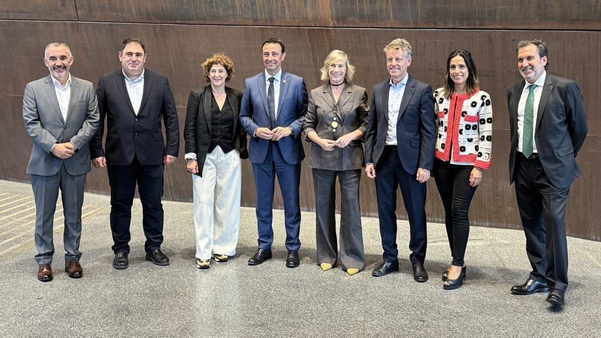 El vicelehendakari segundo y consejero de Economía, Trabajo y Empleo, Mikel Tores, en la clausura del VI Encuentro Empresarial de la FVEM, en Bilbao