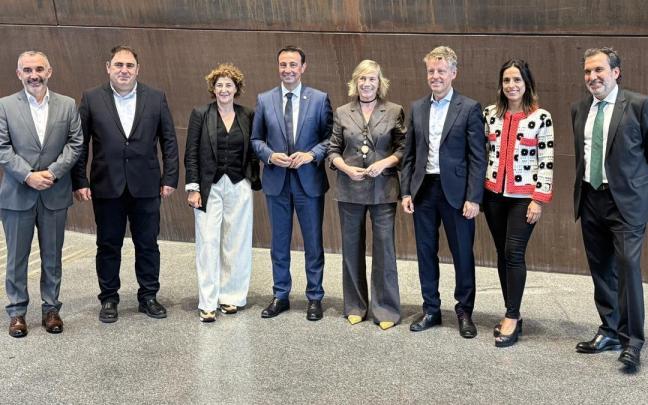 El vicelehendakari segundo y consejero de Economía, Trabajo y Empleo, Mikel Tores, en la clausura del VI Encuentro Empresarial de la FVEM, en Bilbao