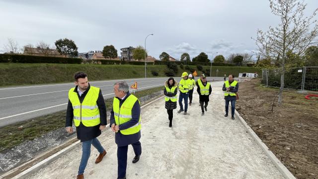 Visita institucional al carril peatonal y ciclable que conectará Pamplona con Zizur Mayor. Fotos: Gobierno de Navarra