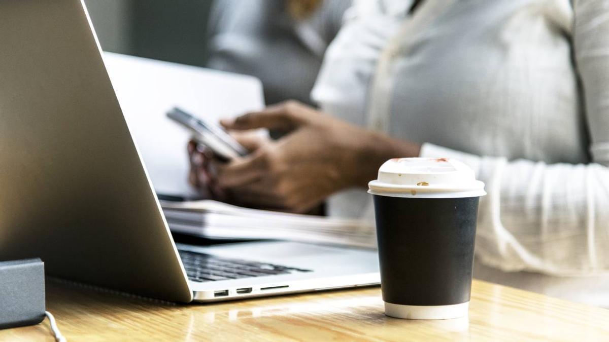 "Si dejas de hacer la pausa para el café, al cabo de 10 años puedes tener 10.000 euros"