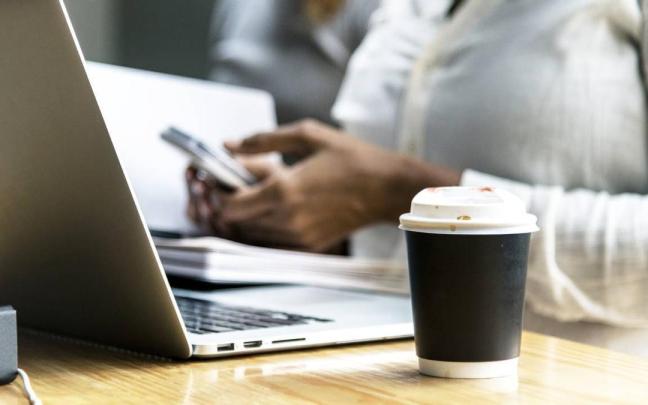 "Si dejas de hacer la pausa para el café, al cabo de 10 años puedes tener 10.000 euros"