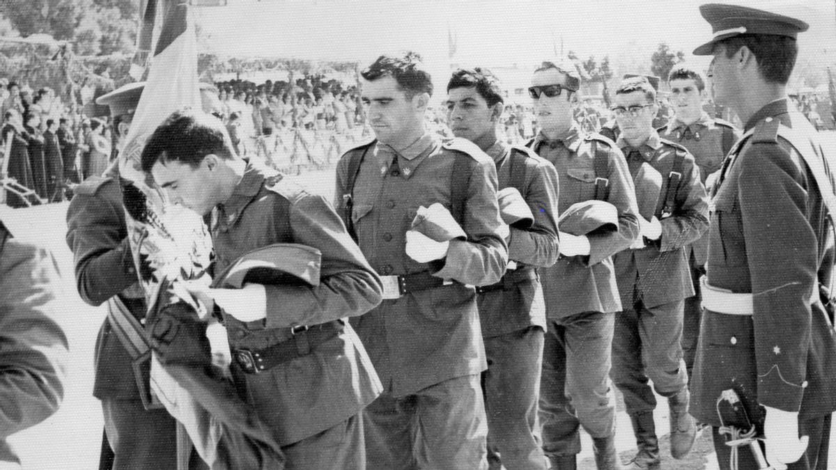 Reclutas jurando bandera.