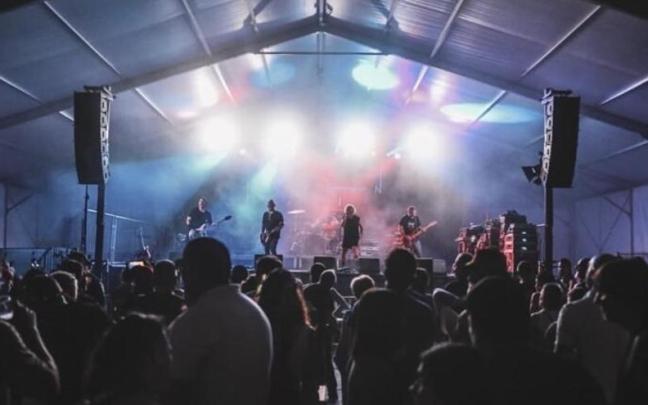 Iazko kontzertua Itsasaurreko karpan