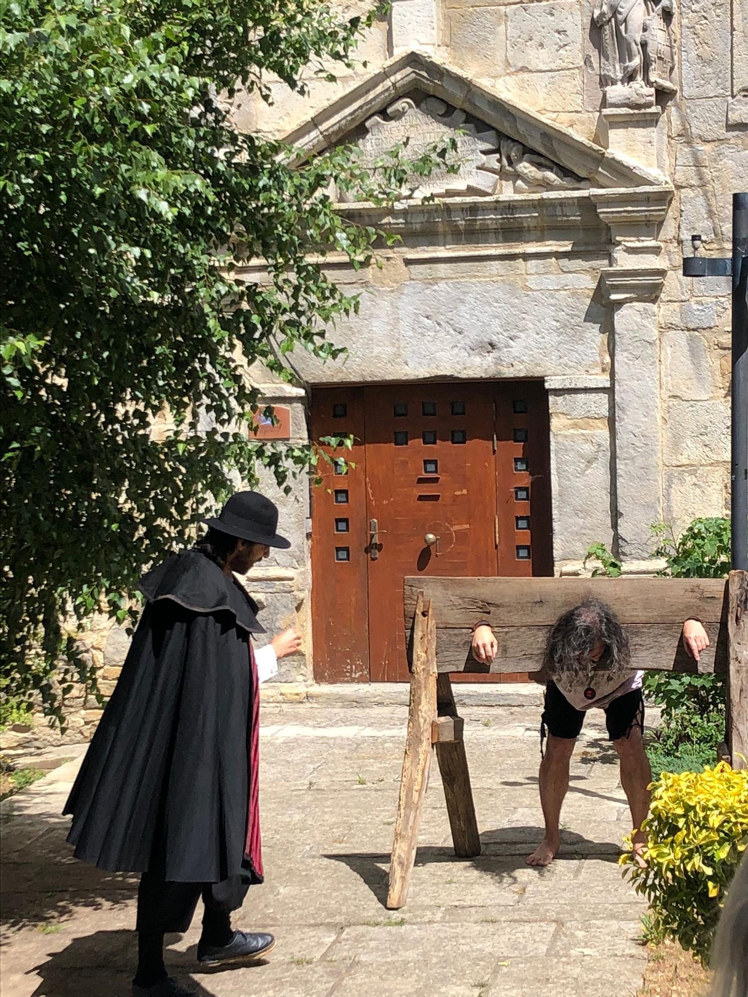 Una anterior visita teatralizada en Artziniega