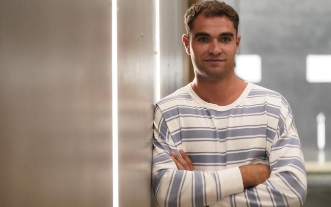 Gorka Mugartegi, 'Atain', posa en el frontón Ezkurdi de Durango.