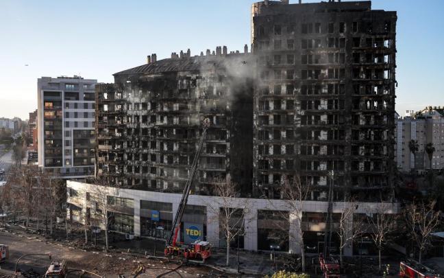 Así quedó el edificio incendiado de Valencia