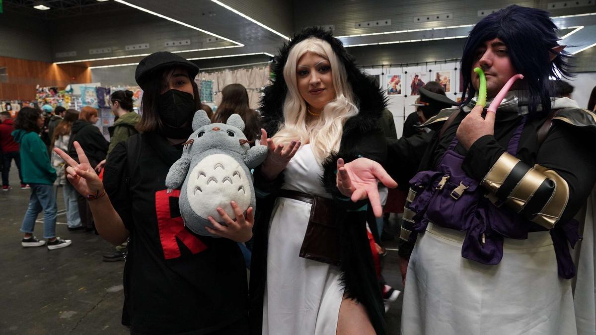 Tamaki, Ibana y una recluta de Team Rocket.