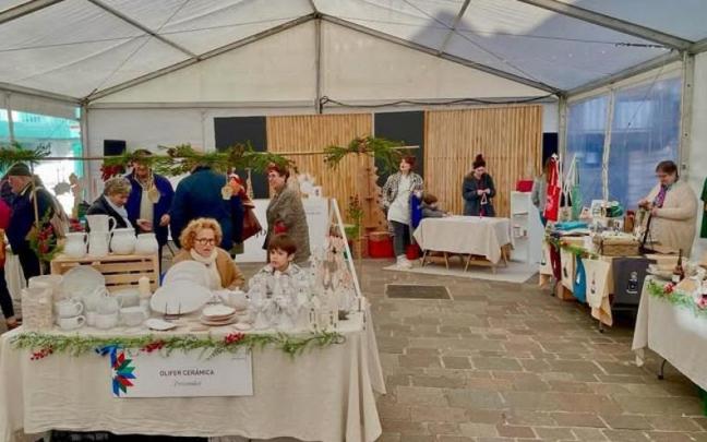 Hondarribiko Gabonetako Merkatuaren aurreko edizio bateko argazki bat.