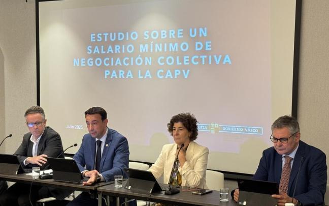 El vicelehendakari segundo y consejero de Economía, Trabajo y Empleo, Mikel Torres, durante la presentación del 'Estudio sobre un Salario Mínimo de Negociación Colectiva para la Comunidad Autónoma del País Vasco'. / Irekia El vicelehendakari segundo y consejero de Economía, Trabajo y Empleo, Mikel Torres, durante la presentación del 'Estudio sobre un Salario Mínimo de Negociación Colectiva para la Comunidad Autónoma del País Vasco'.