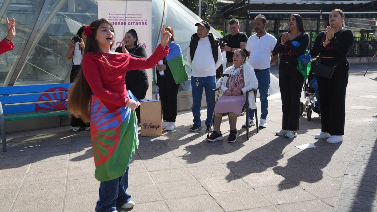 El grupo de canto de la Asociacion Mujeres Gitanas de Euskadi (Amuge) es Gure Golé.