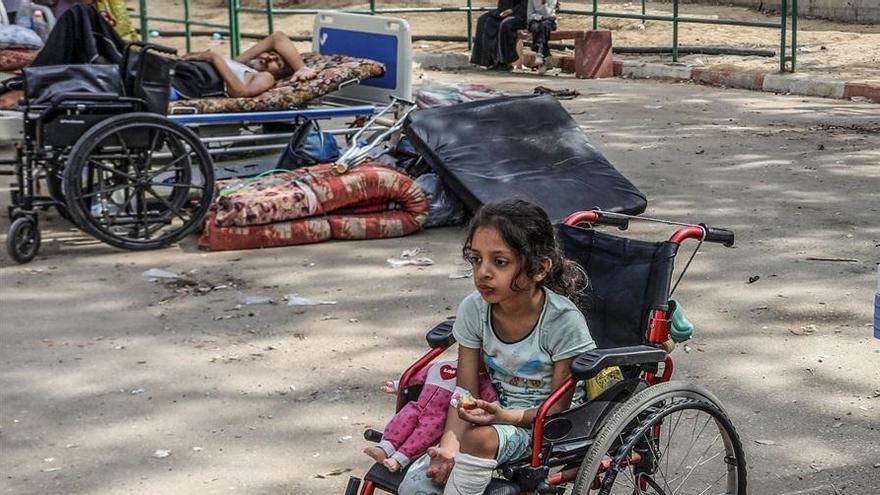 Traslado forzoso: Israel evacua a los palestinos atendidos en un hospital de Jan Yunis