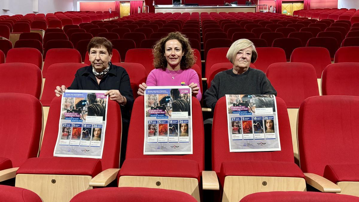 Olga Rivas, Maite Cortina y Maribel Castelló, esta mañana en el Amaia KZ tras la presentación del ciclo.