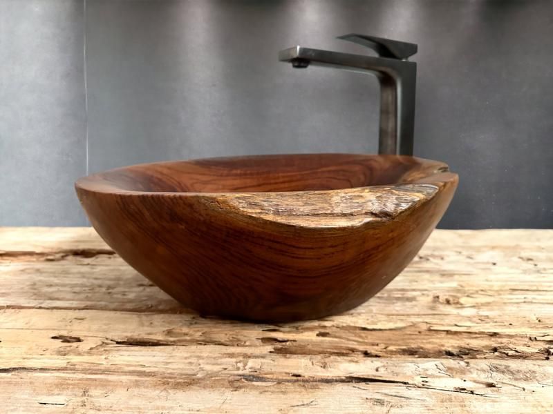Lavabo en madera maciza de teca.