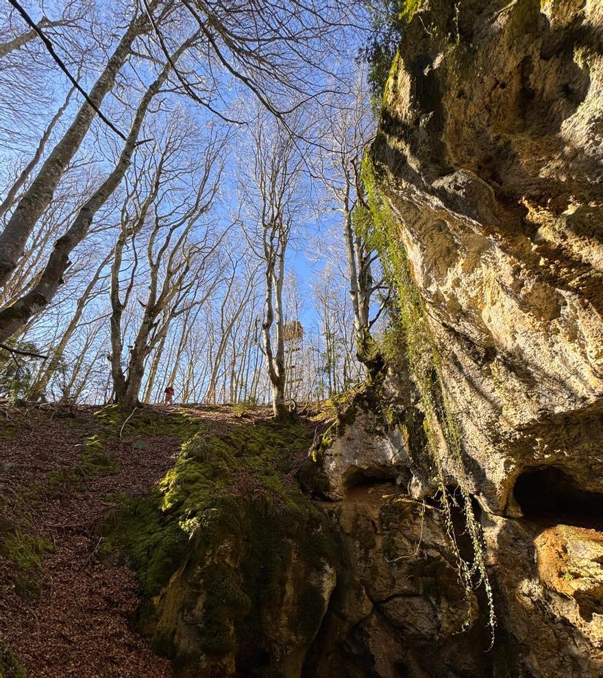 Vista de la sima de Atau desde su interior