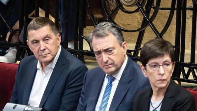 El secretario general de EH Bildu, Arnaldo Otegi, y el presidente del EBB del PNV, Aitor Esteban.