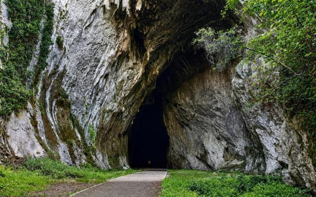 Cueva de Cullalvera.