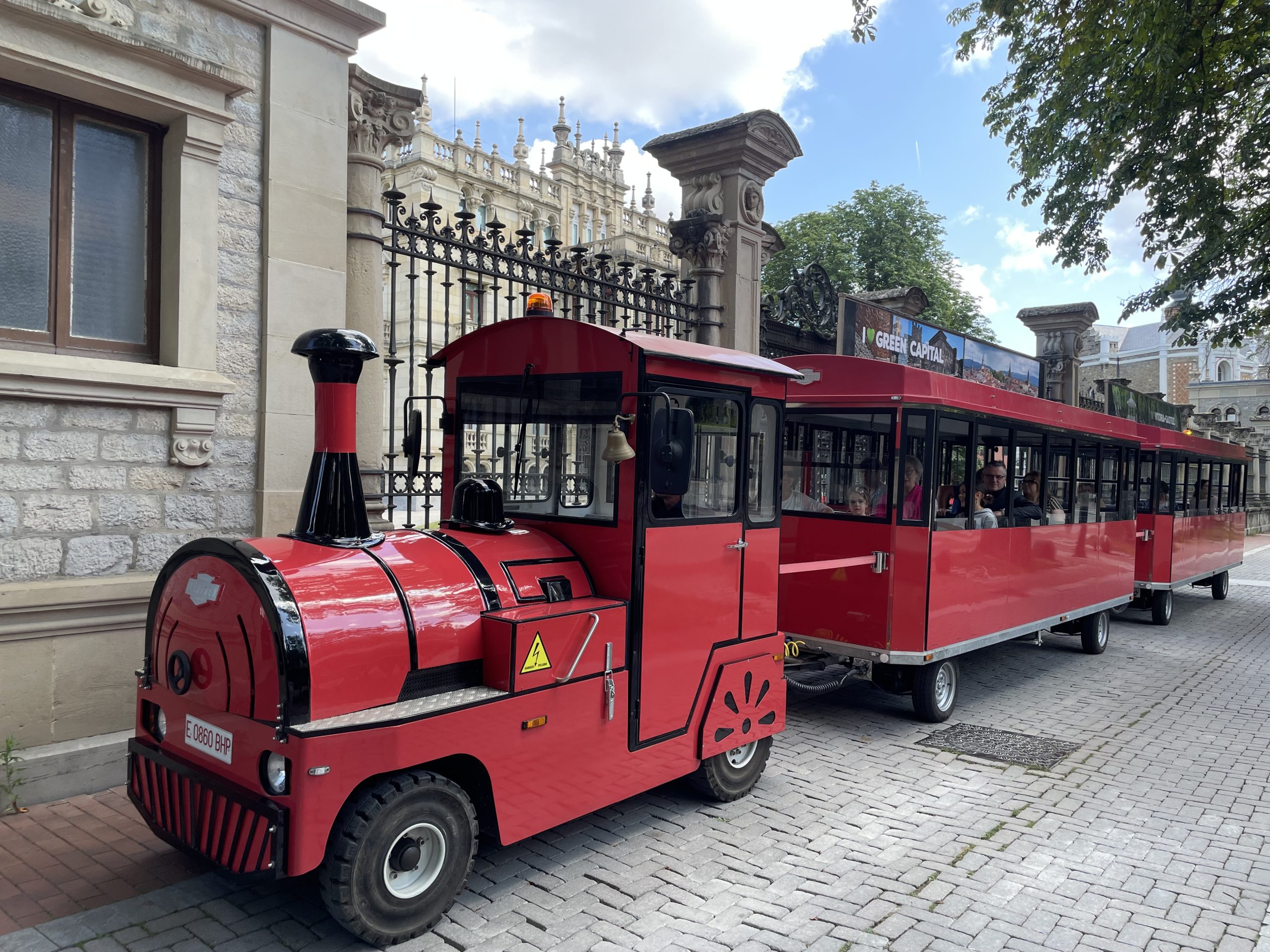 Tren turístico eléctrico en las calles de Gasteiz. Foto: Ayuntamiento de Gasteiz