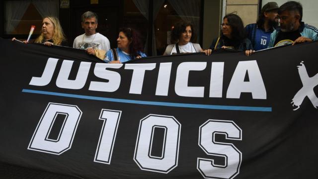 Varias personas se han presentado en los tribunales de Buenos Aires reclamando justicia por la muerte de Diego Armando Maradona.