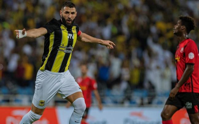 Benzema juega actualmente en la Liga de Arabia Saudí. Benzema juega actualmente en la Liga de Arabia Saudí.