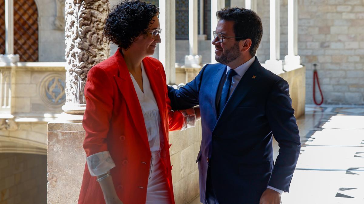 El presidente de la Generalitat, Pere Aragonès, con la secretaria general de ERC, Marta Rovira.