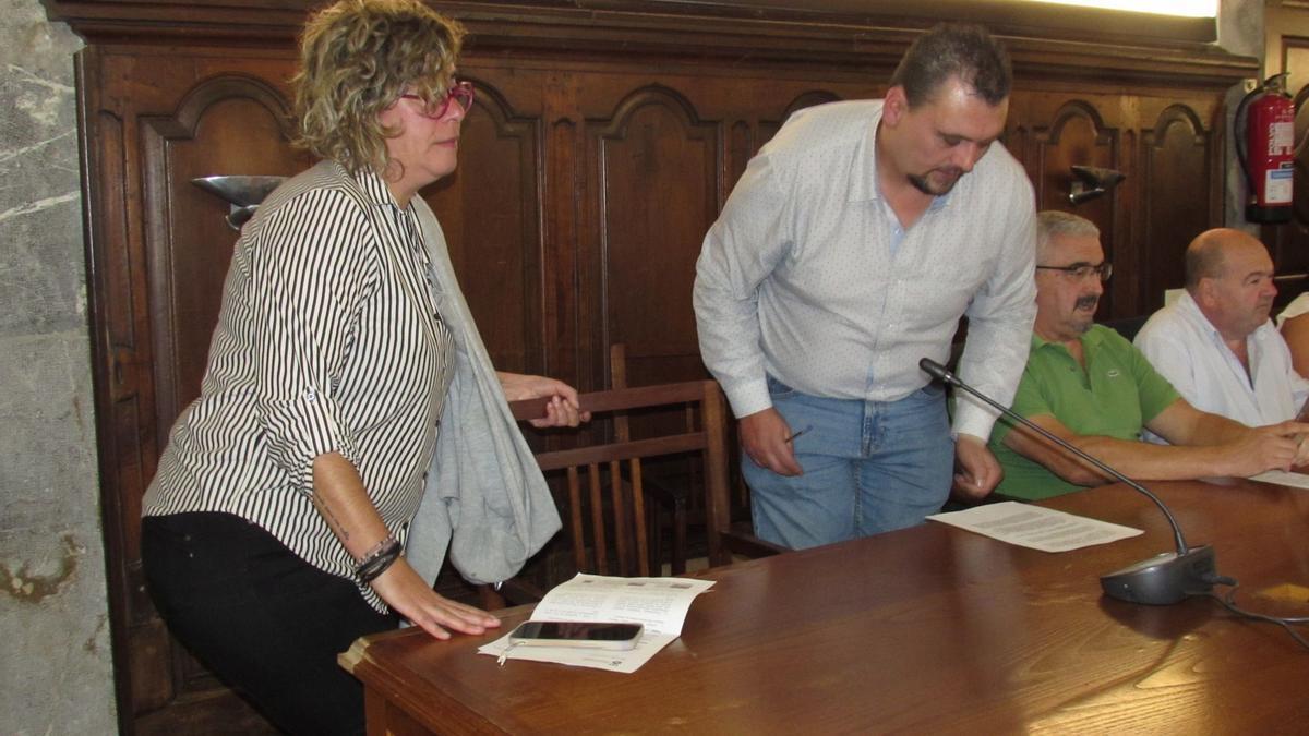 Los ediles del PSE-EE minutos antes de empezar el Pleno, que debatió las Ordenanzas Fiscales para 2026.