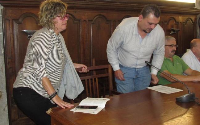 Los ediles del PSE-EE minutos antes de empezar el Pleno, que debatió las Ordenanzas Fiscales para 2026.