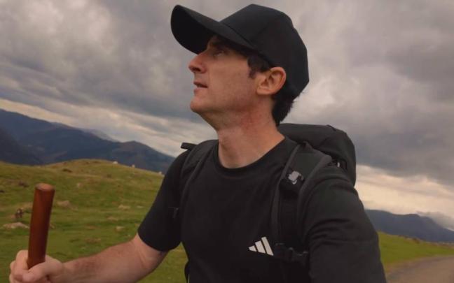 Tras cinco años de inactividad, el ‘youtuber’ vizcaino ha vuelto a subir vídeos a su canal en la plataforma dedicados a un proyecto donde recorre el Camino de Santiago.