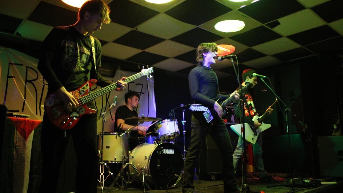 Imagen del primer concierto de Putzu Beltzean en el Gaztetxe de Getaria