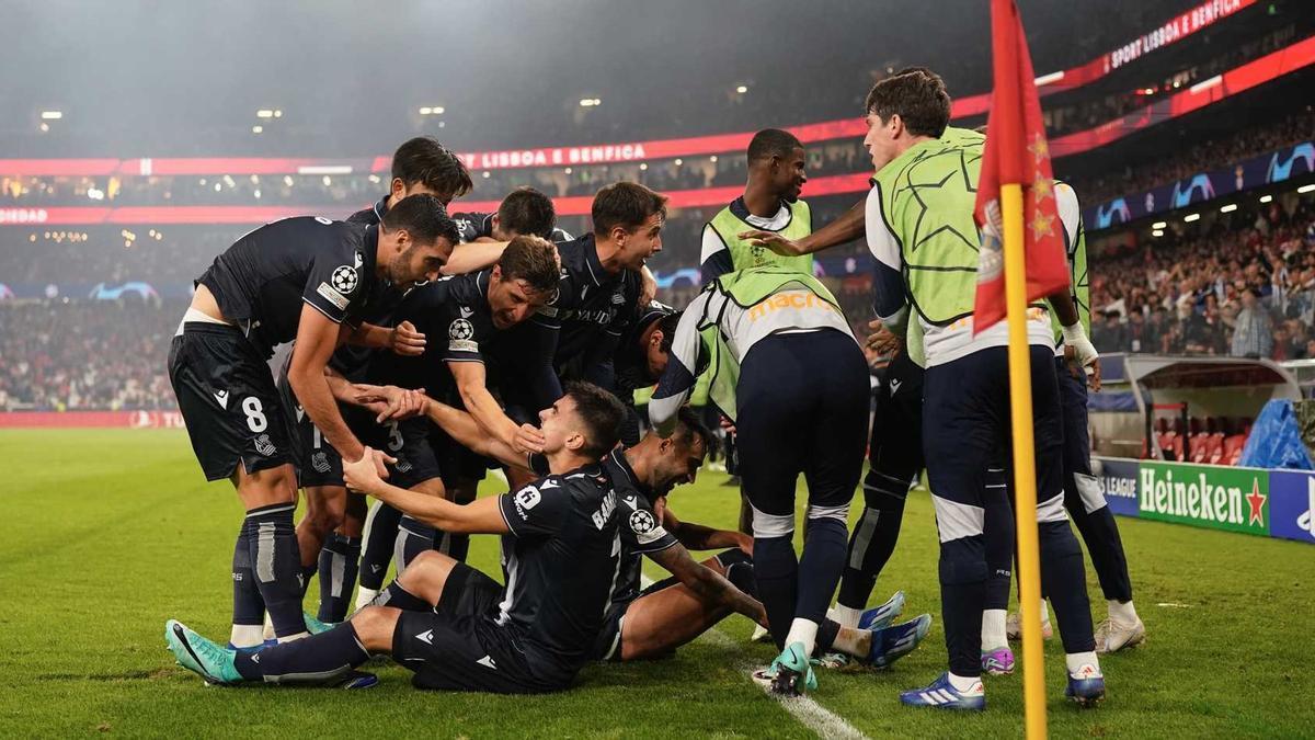 Los jugadores de la Real celebran el gol de Brais. / R.S.