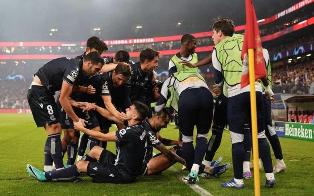 Los jugadores de la Real celebran el gol de Brais. / R.S.