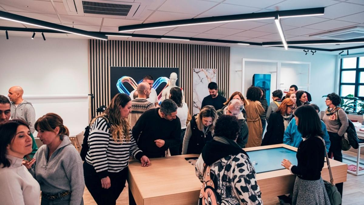 Irundarras en el interior de Commerce Lab.