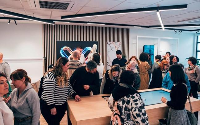 Irundarras en el interior de Commerce Lab.