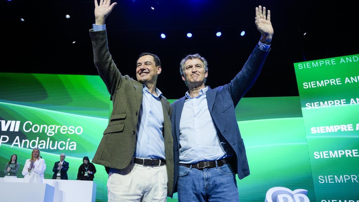 Alberto Núñez Feijóo junto a Juan Manuel Moreno Bonilla, en la clausura del congreso del PP andaluz