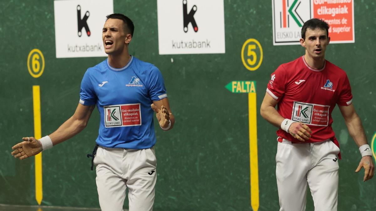 Zabala supera a Altuna III en el primer partido de la liguilla de cuartos de final del Cuatro y Medio en el Ogueta de Gasteiz.