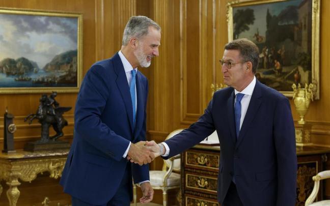 Felipe VI recibe a Alberto Núñez Feijóo en La Zarzuela. Felipe VI recibe a Alberto Núñez Feijóo en La Zarzuela.